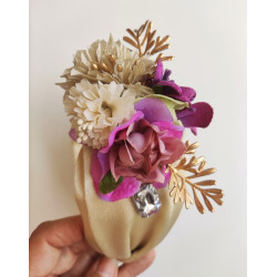 Diadema beige con tonos morados y oro