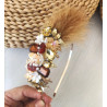 Diadema joya con plumas en tonos crudos,y beige